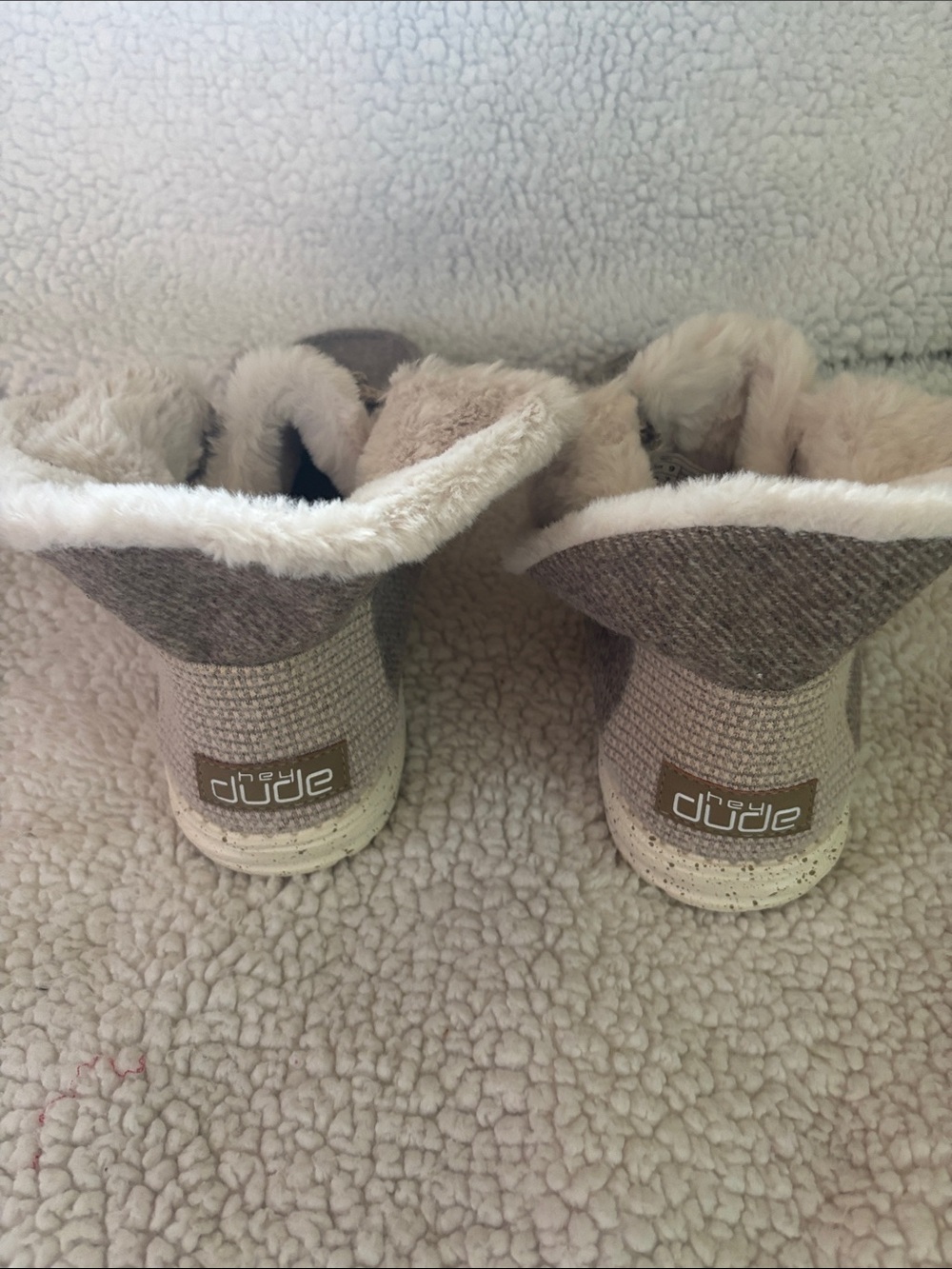 Hey Dude Britt Boot Women’s Size 9 in Taupe with Cream Fur - Picture 5 of 8